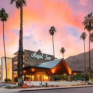 https://royal-sun.palm-springs-ca-hotels.com